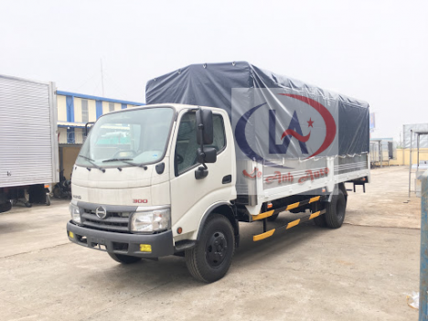 HINO XZU352L - 3T5, thùng dài 5m6 giá nát