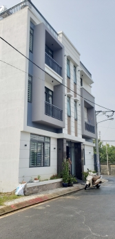 Cần bán căn nhà ngay chợ XUÂN HIỆP Linh Xuân , 2 mặt tiền đường.