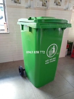 Thùng rác 240 lít đựng rác ngoài trời.