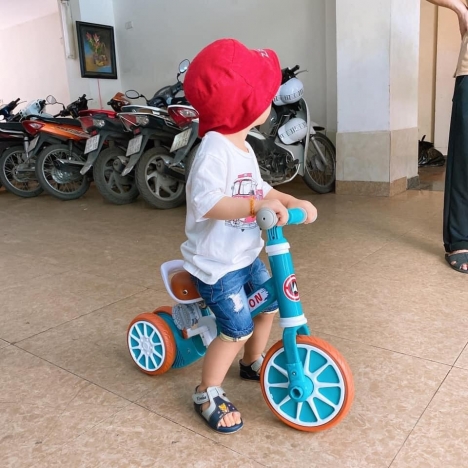 Xe chòi chân Montion cho bé