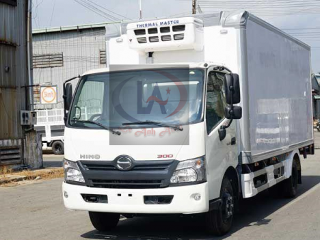 HINO XZU720L - 3T5, thùng dài 5m2
