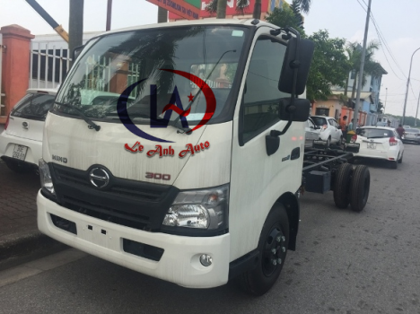 HINO XZU720L - 3T5, thùng dài 5m2