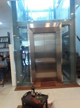 LAN CAN INOX 304, CẦU THANG INOX 304 KÍNH GỖ,CỔNG XẾP INOX 304