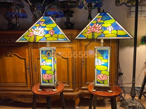 Đôi đèn tiffany họa tiết hoa hồng siêu đẹp