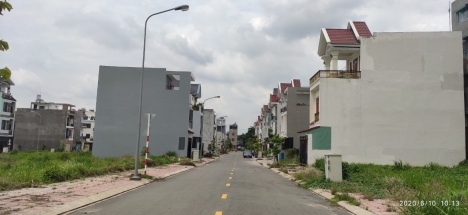 Cần bán lô góc 2 mặt tiền chợ tại Dĩ An.