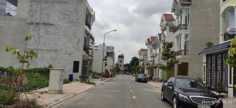 Cần bán lô góc 2 mặt tiền chợ tại Dĩ An.