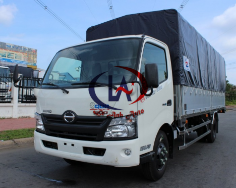 HINO XZU730L - 4T5, thùng dài 5m7