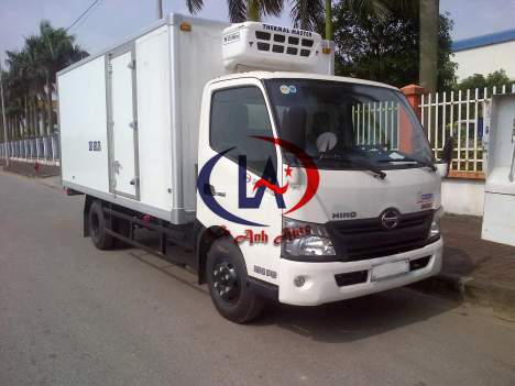 HINO XZU730L - 4T5, thùng dài 5m7