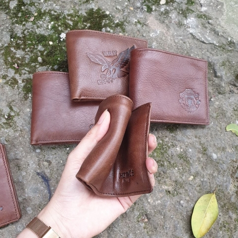 In logo lên ví da có sẵn, in từ 50 cái