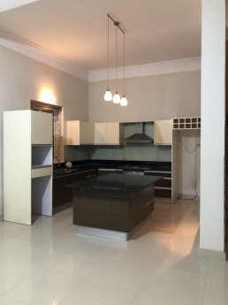 Biệt thự Bắc Linh Đàm 400m2 6pn 30 triệu. Lhe 0375995653
