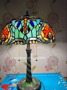 Đèn bàn tiffany họa tiết chuồn Tây
