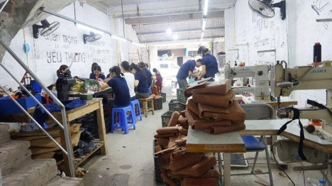 xưởng đồ da nunu chuyên các mặt hàng da thật 100%