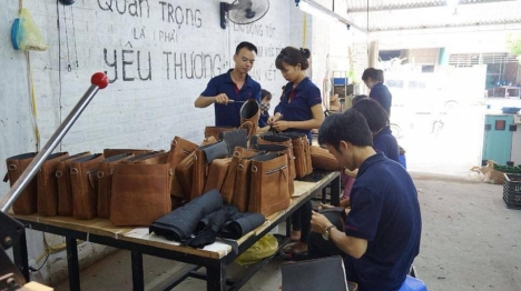 xưởng đồ da nunu chuyên các mặt hàng da thật 100%