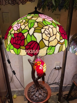 Đèn vẹt tiffany họa tiết hoa hồng