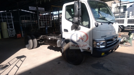 Hino dutro 5t thùng 4m470