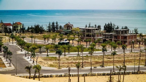Khách du lịch đông mà đất biển lại HIẾM