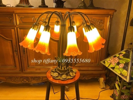 Đèn ngủ tiffany họa tiết hoa lyly
