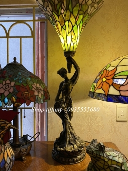 Giao Lưu Em Đèn Tiffany Tượng Hoa Huệ.