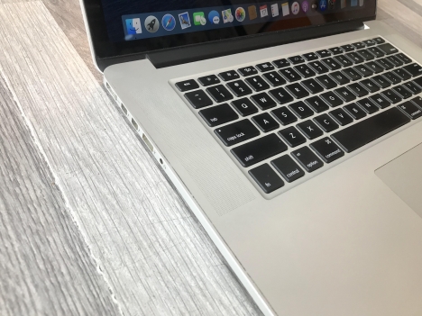 Macbook Pro 13 Inch Touch 2019 MUHQ2 - Mới 99,99%