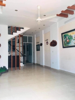 Nhà rộng 60m2 ở ngõ 1 ĐÌnh Thôn cần cho thuê