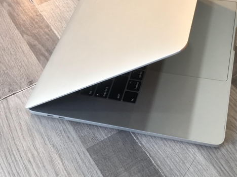 Macbook Pro 15 Inch 2018 Touch Bar - MRE932 - Like New 99%