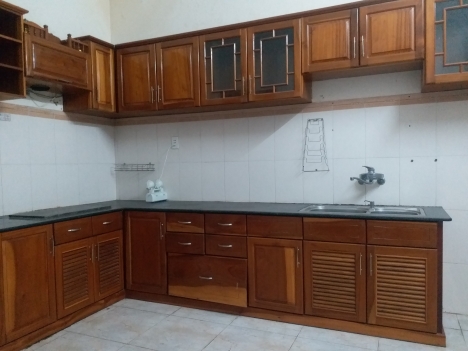 Cho thuê tòa nhà 4 tầng, ngang 10m,11 phòng, giá 23tr