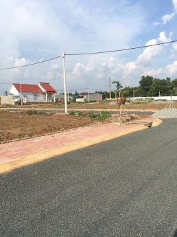 Tôi bán đất lô gốc 2 mặt tiền ngay trung tâm giá rẻ có 360 triệu.