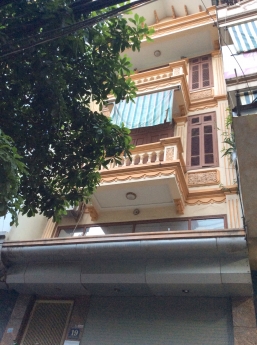 Nhà riêng phố Nguyễn Xiển 220m2 4T 5pn 5vs 25 triệu. Lh 0375995653