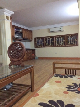 Nhà riêng phố Nguyễn Xiển 220m2 4T 5pn 5vs 25 triệu. Lh 0375995653
