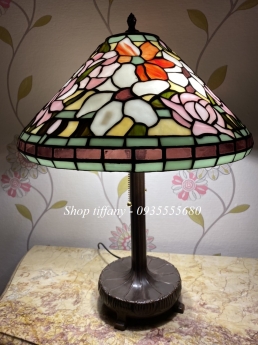 Đèn Tifany Để Bàn Hoa Leo Hồng