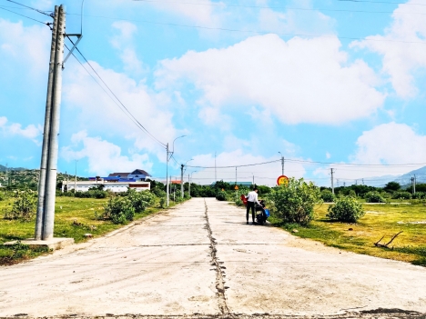 Chính chủ bán lô đất trước cổng khu công nghiệp Cà Ná chỉ 800 triệu