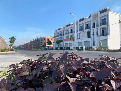 Bán nhà phố 1 trệt 2 lầu giá 1 tỷ 2 ngay trung tâm hành chính bàu bang LH: 0947343867