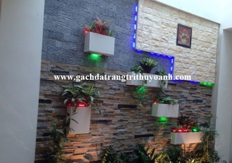 Đá răng lược đen ốp lát trang trí quán cafe