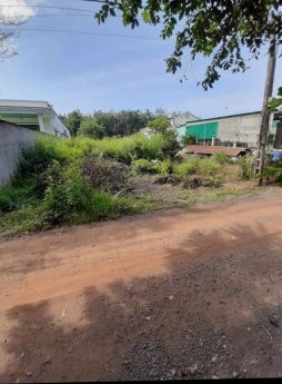 Gấp Gấp!!.Bán ngay lô đất nhà ngay trung tâm thị trấn 650m2 giá rẻ luôn.
