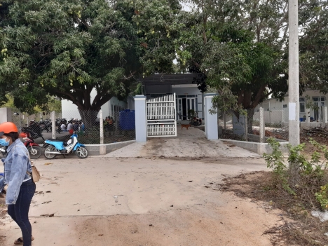 Bán gấp lô 275m2 đất ở đô thị, thổ cư 100% view trực diện đầm thủy triều, trung tâm thị trấn cam