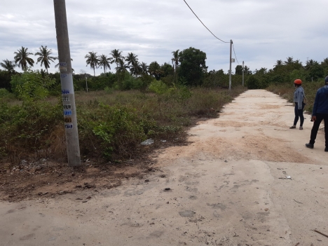 Bán gấp lô 275m2 đất ở đô thị, thổ cư 100% view trực diện đầm thủy triều, trung tâm thị trấn cam