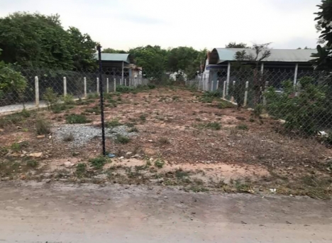 Bán đất gấp ngay gần trung tâm thị trấn 180trieu có ngay lô đất đẹp.