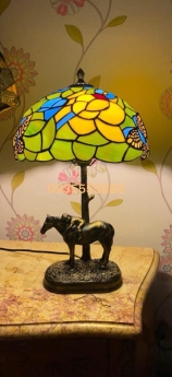 Đèn Bàn Tiffany Hình Ngựa Hoa Bướm.