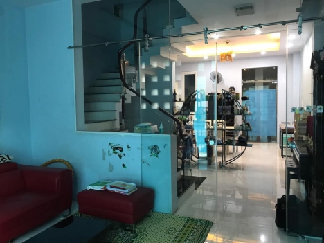 Bán nhà liền kề ngõ 603 Lạc Long Quân ngõ to rộng thông với đường Võ Chí Công