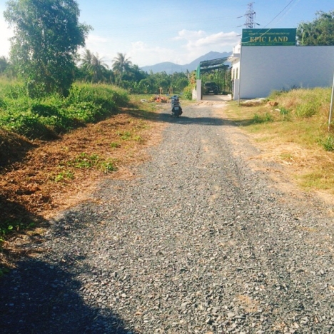 Bán rẻ lô đất cạnh đường Hàn Nghi, trung tâm Cam Đức, Cam Lâm  full thổ cư (ODT) chỉ 870 triệu...!