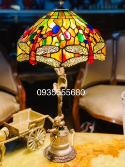 Đèn bàn tiffany hoạ tiết chuồn của đức mới về