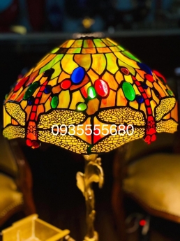 Đèn bàn tiffany hoạ tiết chuồn của đức mới về