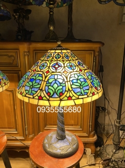 Đôi đèn tân cổ hàng mỹ lạ mắt