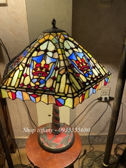 Giao Lưu Đèn Tiffany Âu Hoạ Tiết Cổ.