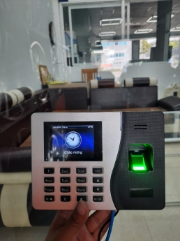 Máy chấm công nhân viên lắp đặt cho chuỗi chăm sóc xe Kiên Giang