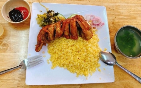 Quán Cơm Gà Xối Mỡ Ngon Bình Thạnh