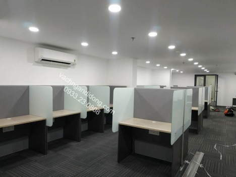 vách ngăn bàn làm việc 30