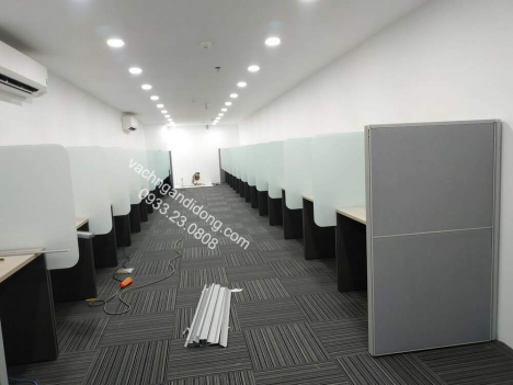vách ngăn bàn làm việc 30