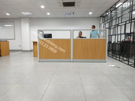 vách ngăn bàn làm việc 24