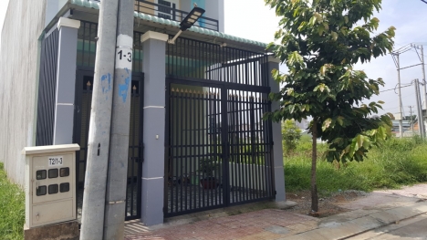 Bán gấp lô đất thổ cư 100%, MT QL13 đối diện ĐH Việt Đức
